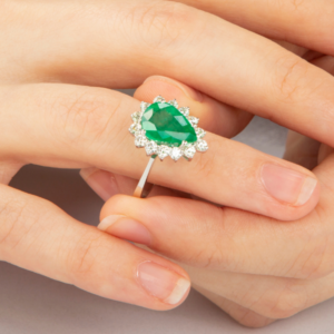 Anel Princesa Gota Prata 925 e  Zircônias