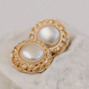 Brincos Redondo Ouro 18K com Pérola Botão